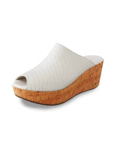 Yiona White Snake